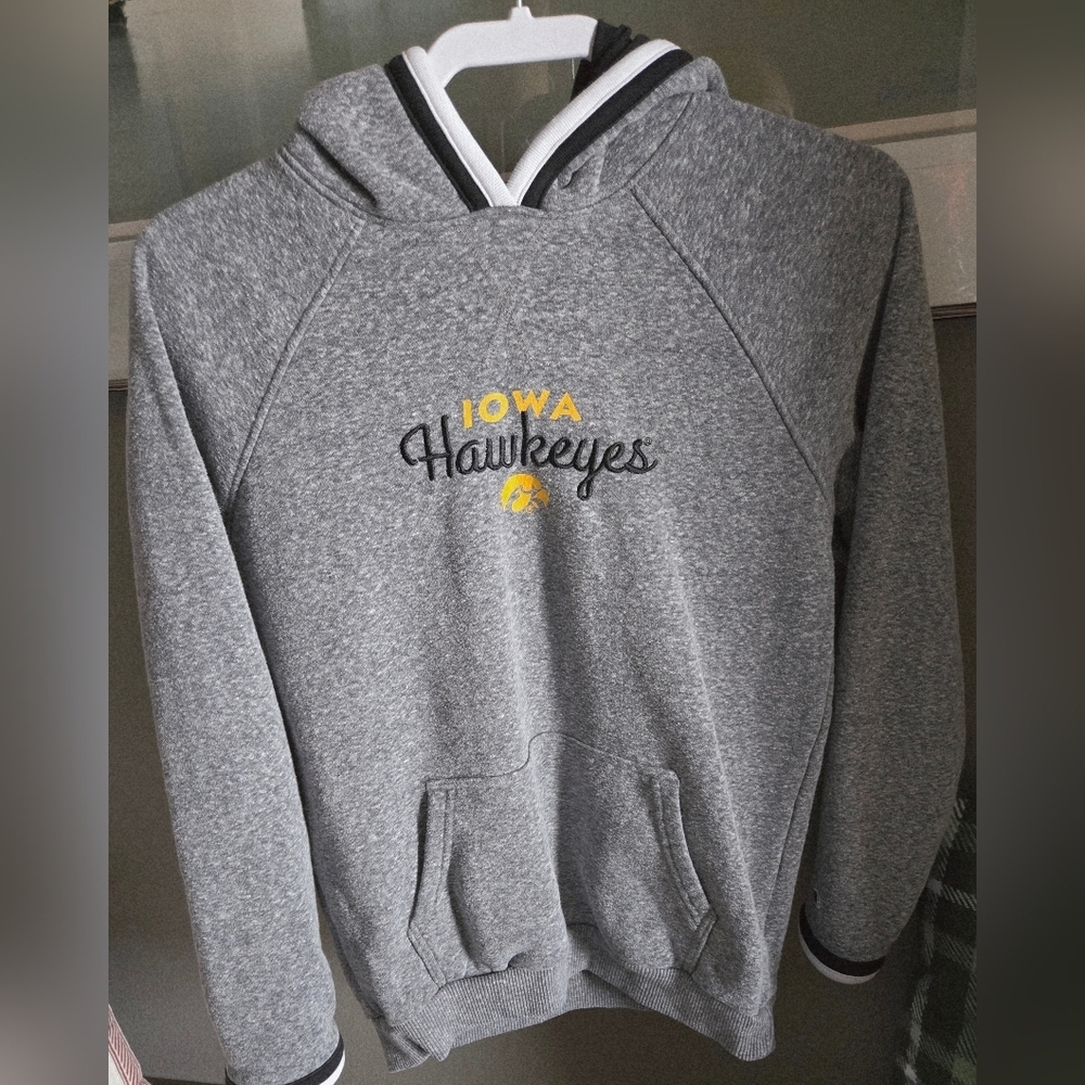 Iowa Hawkeye Sweatshirt Champion Pockets Hood Basketball Football Wrestling Soft